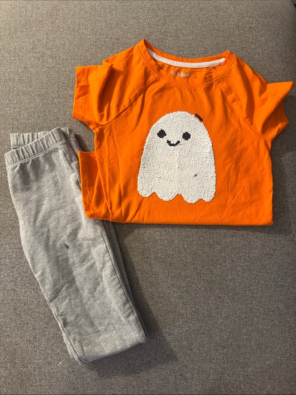 5/$15- Girl’s outfit size small